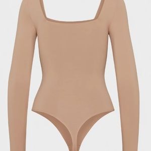 ARITZIA BABATON CONTOUR SQUARENECK BODYSUIT DARK SAND BROWN SIZE MEDIUM